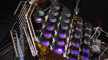Close-up_of_Plato_s_cameras_pillars.jpg