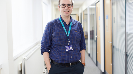 Dr-Peter-Thomas-Moorfields.png
