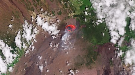 Earth_from_Space_Kilauea_lava_lake_Hawaii_pillars.jpg