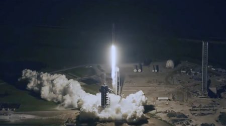 Liftoff_of_Axiom_Mission_4_pillars.jpg