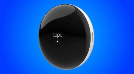 Tapo-H110-smart-home-hub-blue-background.jpg