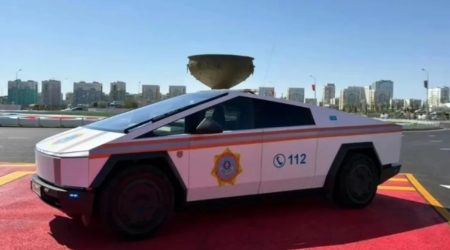 Tesla-Cybertruck-Kazakh-emergency-services.jpeg