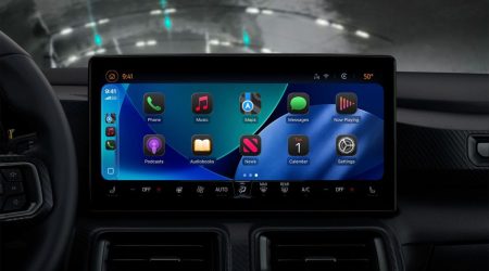 carplay-liquid-glass-dark.jpg