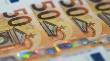 cf8bf8f0-ce05-11ef-93eb-ff7ef708ad8a-2025-euro-money.png