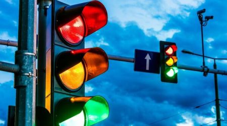 intersection_lights_in_the_US_smart_cities_Adobe1_rt.jpg