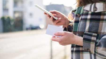 mobile_ticketing_person_smart_cities_Adobe1_rt.jpg